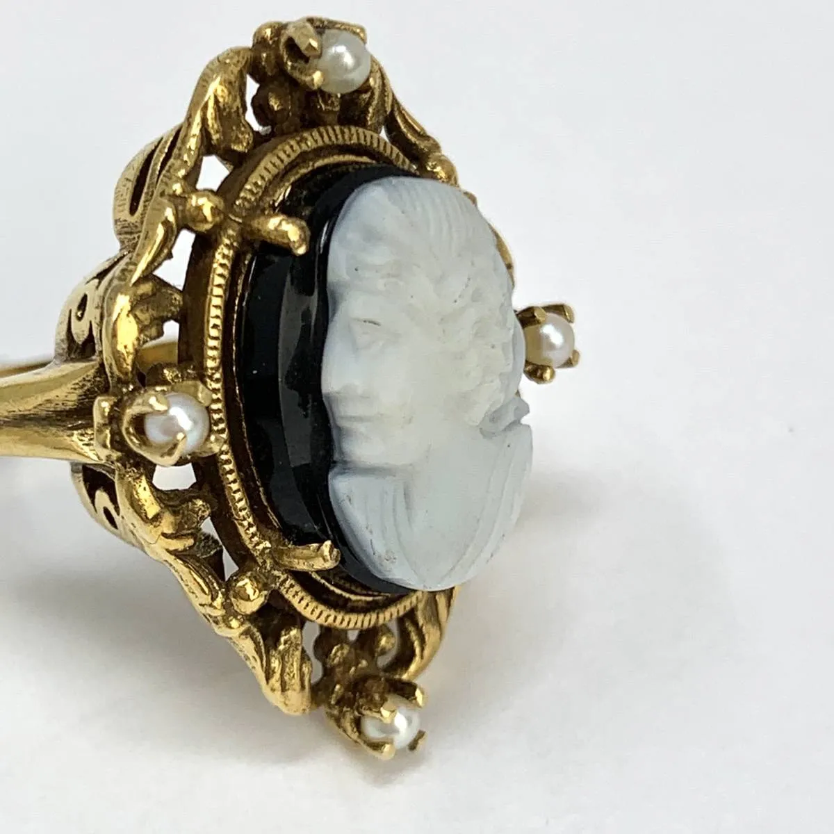 14K Yellow Gold Vintage Cameo Ring with Pearls