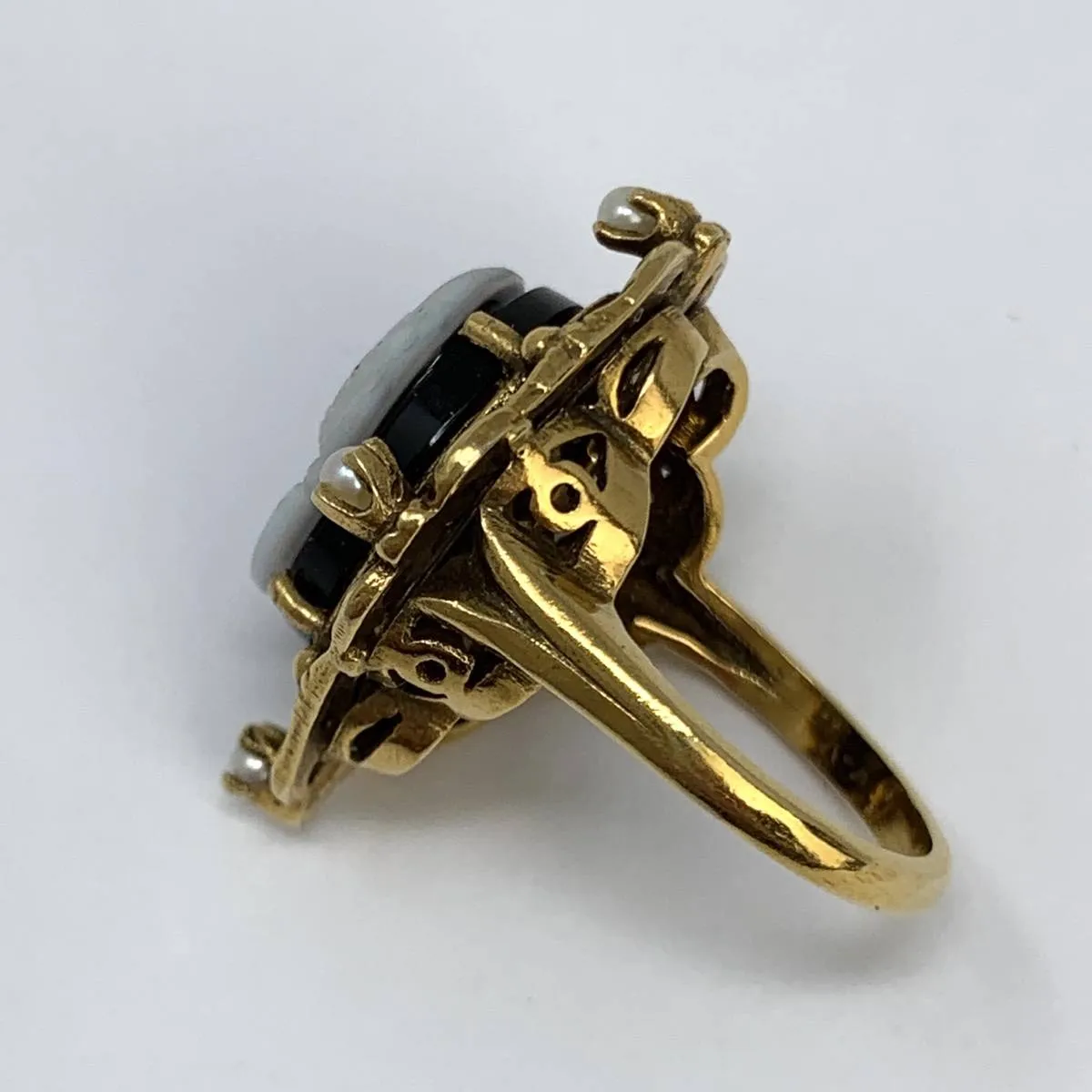 14K Yellow Gold Vintage Cameo Ring with Pearls