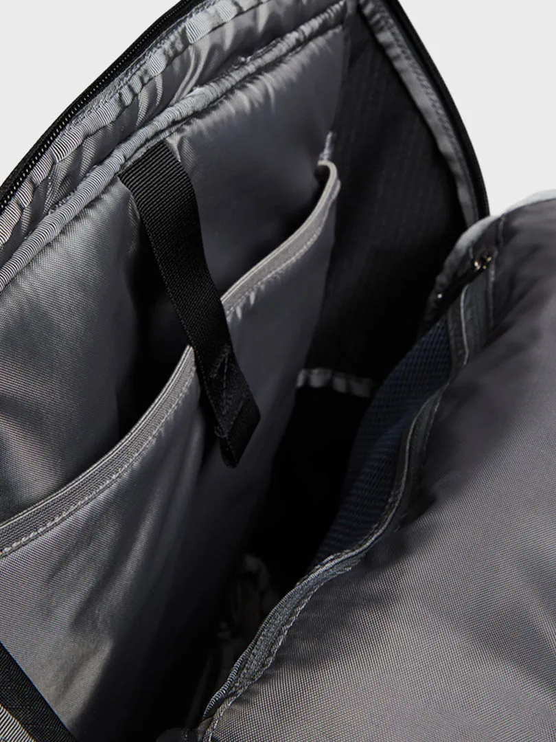Black Hole Pack 25L in Black