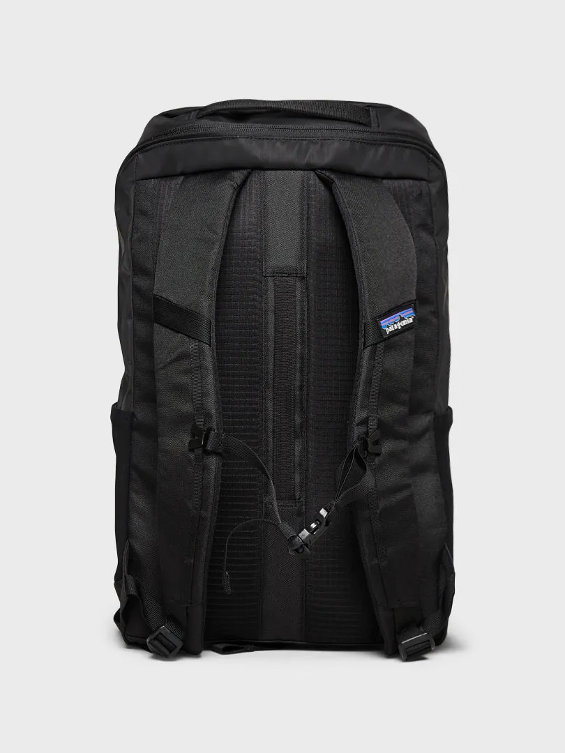 Black Hole Pack 25L in Black